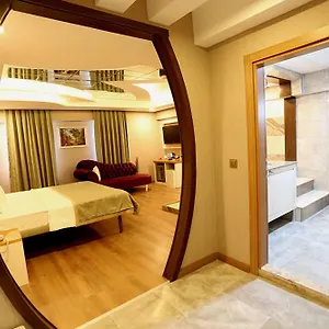 4* Hotel Life Corner